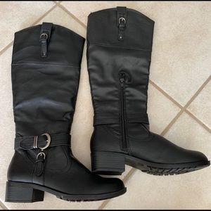 FRYE TYOE BOOTS w/ METAL TRIM. NEVER WORN